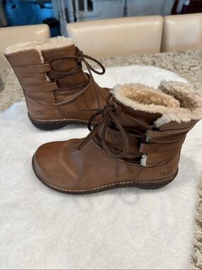 UGG Caspia  winter boots